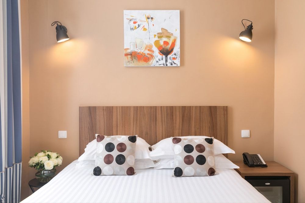 Best Western Plus Hotel Brice Garden Classic Room, 1 Queen Bed, Non Smoking 2