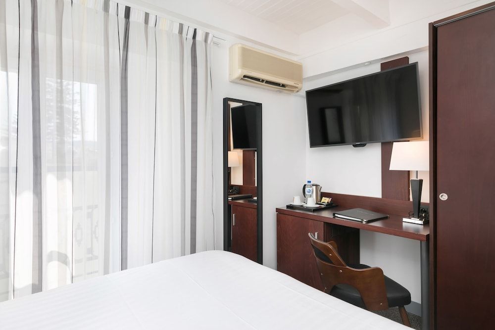 Best Western Plus Hotel Brice Garden Classic Room, 1 Queen Bed, Non Smoking