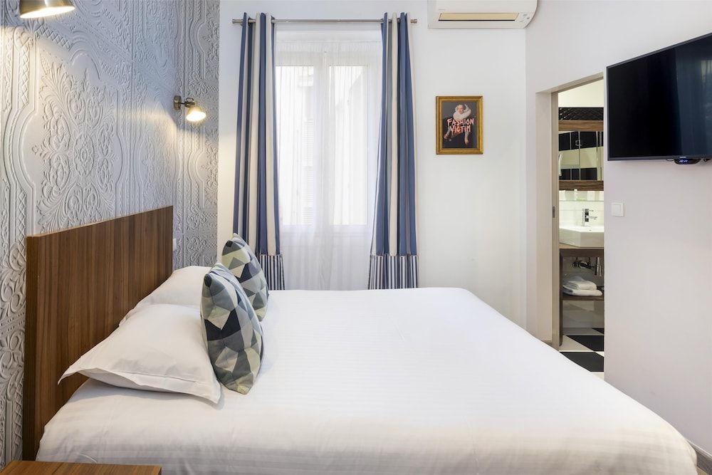 Best Western Plus Hotel Brice Garden Classic Room, 1 Queen Bed, Non Smoking 7