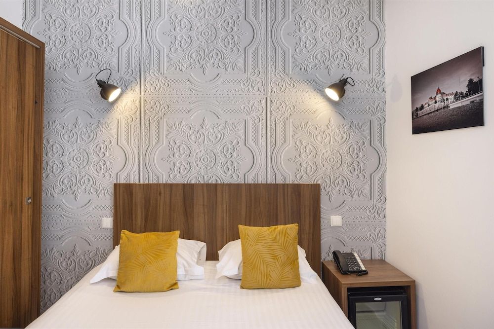 Best Western Plus Hotel Brice Garden Classic Room, 1 Queen Bed, Non Smoking 2