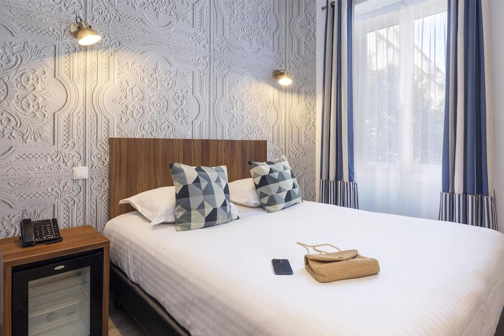 Best Western Plus Hotel Brice Garden Classic Room, 1 Queen Bed, Non Smoking 7