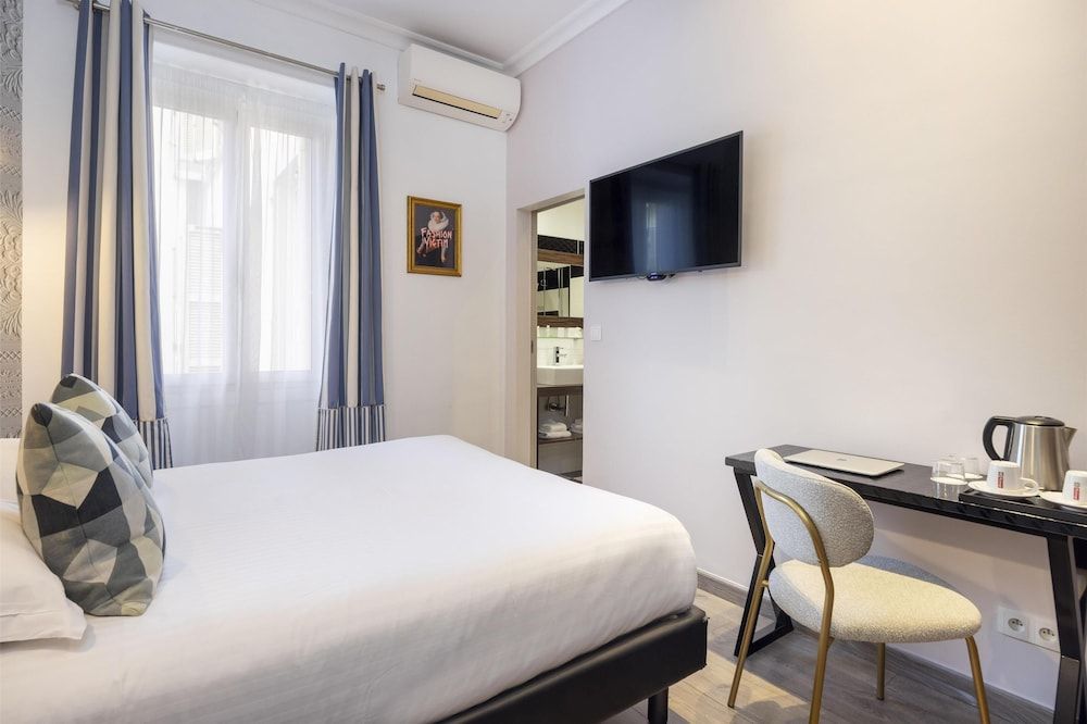 Best Western Plus Hotel Brice Garden Classic Room, 1 Queen Bed, Non Smoking 8