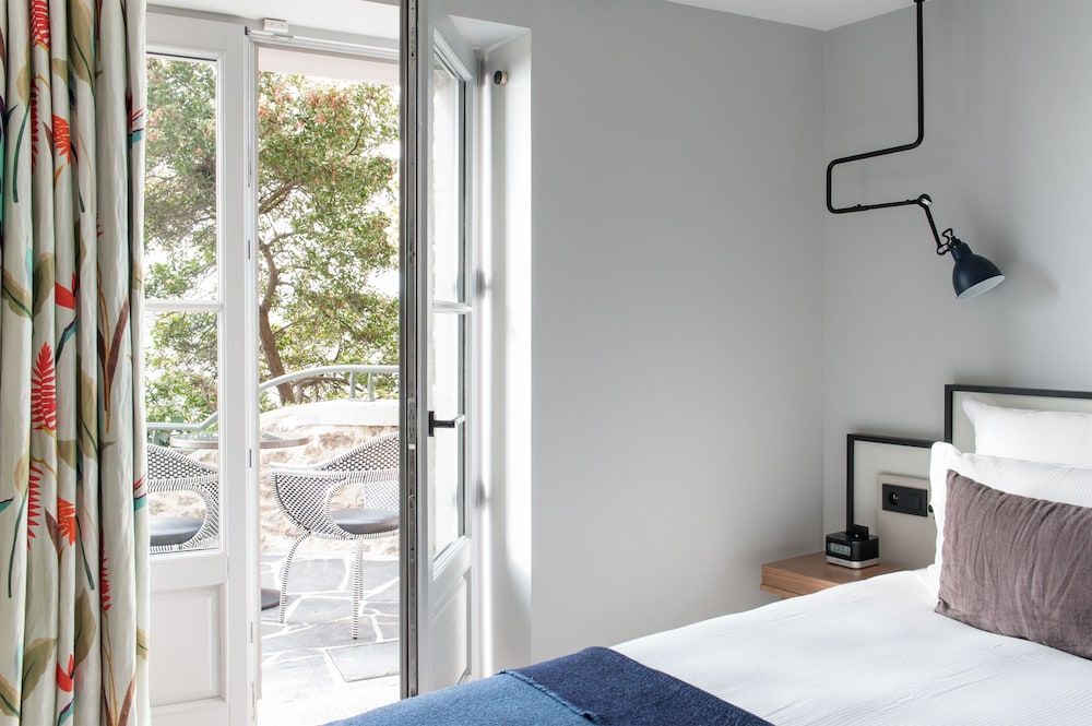 Castelbrac Hôtel & Spa Deluxe Double Room, 1 King Bed, Balcony, Sea View 3