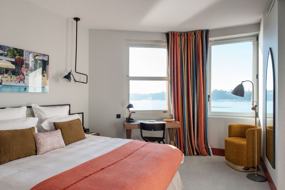 Castelbrac Hôtel & Spa Superior Room, 1 King Bed, Sea View 10