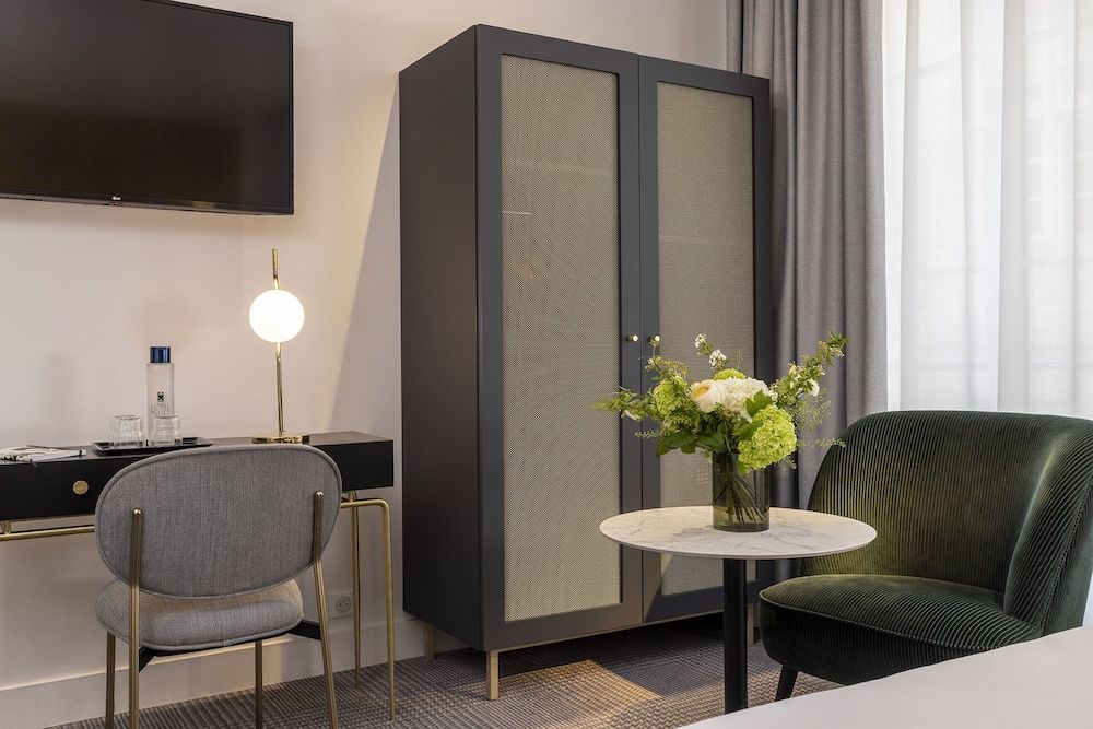 Hôtel de Suez Superior Triple Room 4