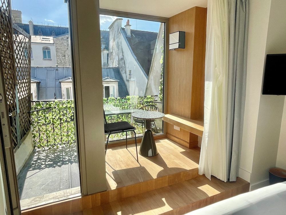 undefined Hôtel de Suez 10