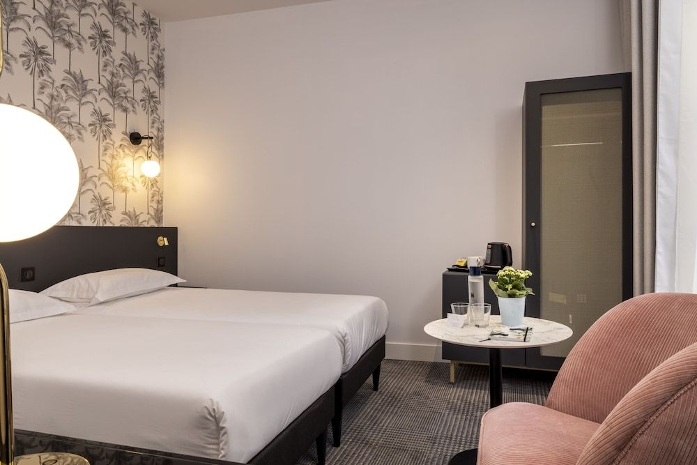 undefined Hôtel de Suez 2