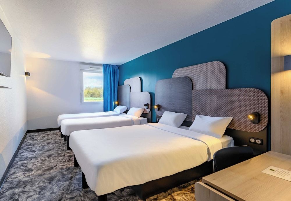 B&B HOTEL Compiègne Thourotte Quadruple Room