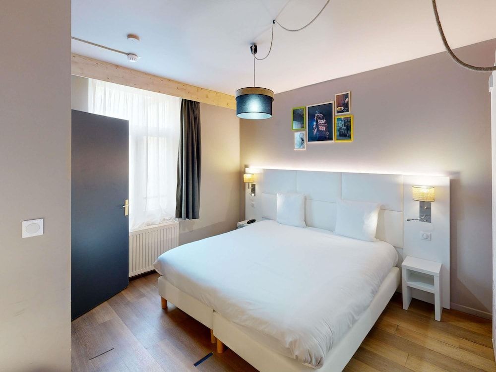 Room, 3 Twin Beds (Pop)