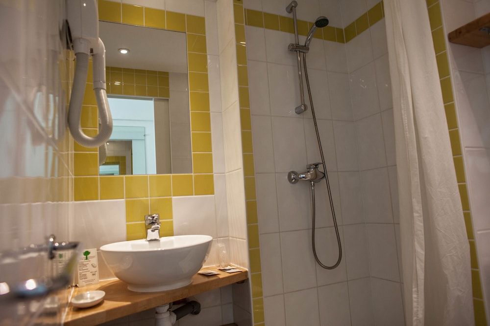 Hôtel Henri IV Standard Room 6