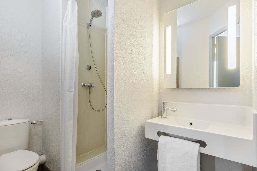 B&B HOTEL Lyon Grand Stade Meyzieu Twin Room, Non Smoking 3