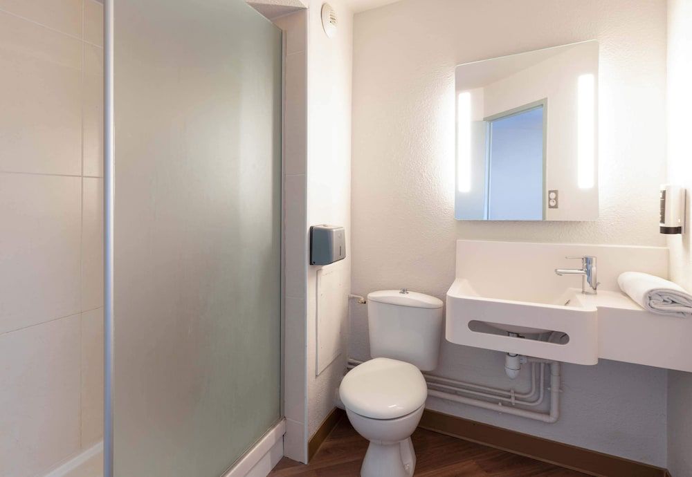 B&B HOTEL Lyon Grand Stade Meyzieu Twin Room, Non Smoking 4