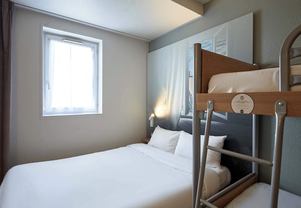 B&B HOTEL Maurepas Quadruple Room, Non Smoking 2