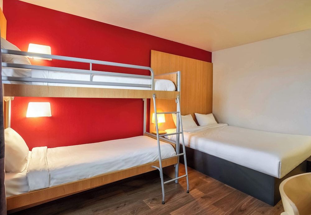 B&B HOTEL Herblay Quadruple Room, Non Smoking 2