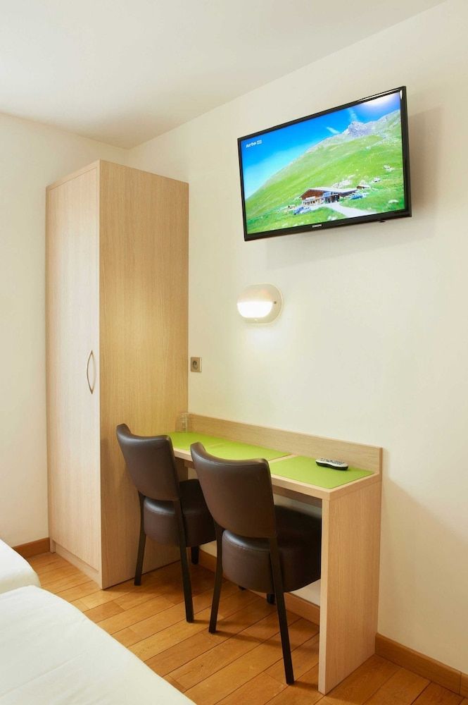 Hôtel Darcet Paris Standard Twin Room 10