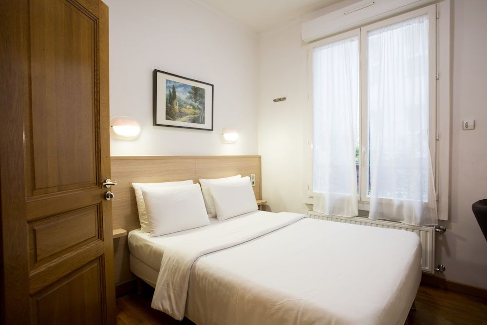 undefined Hôtel Darcet Paris 2