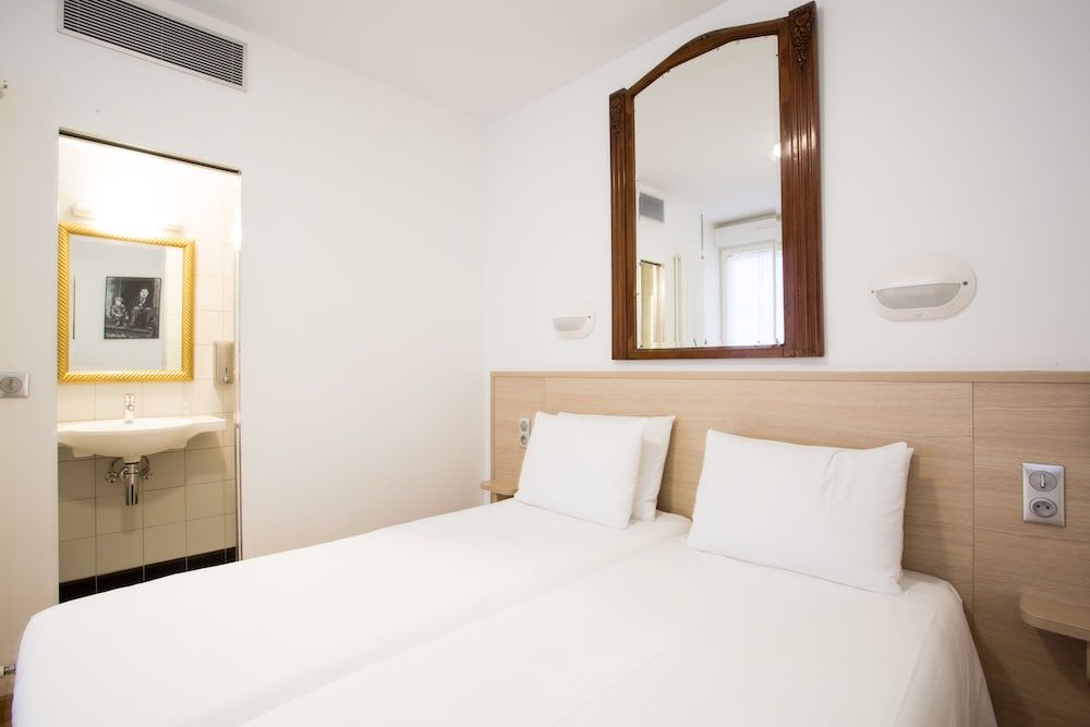 Hôtel Darcet Paris Standard Twin Room 3