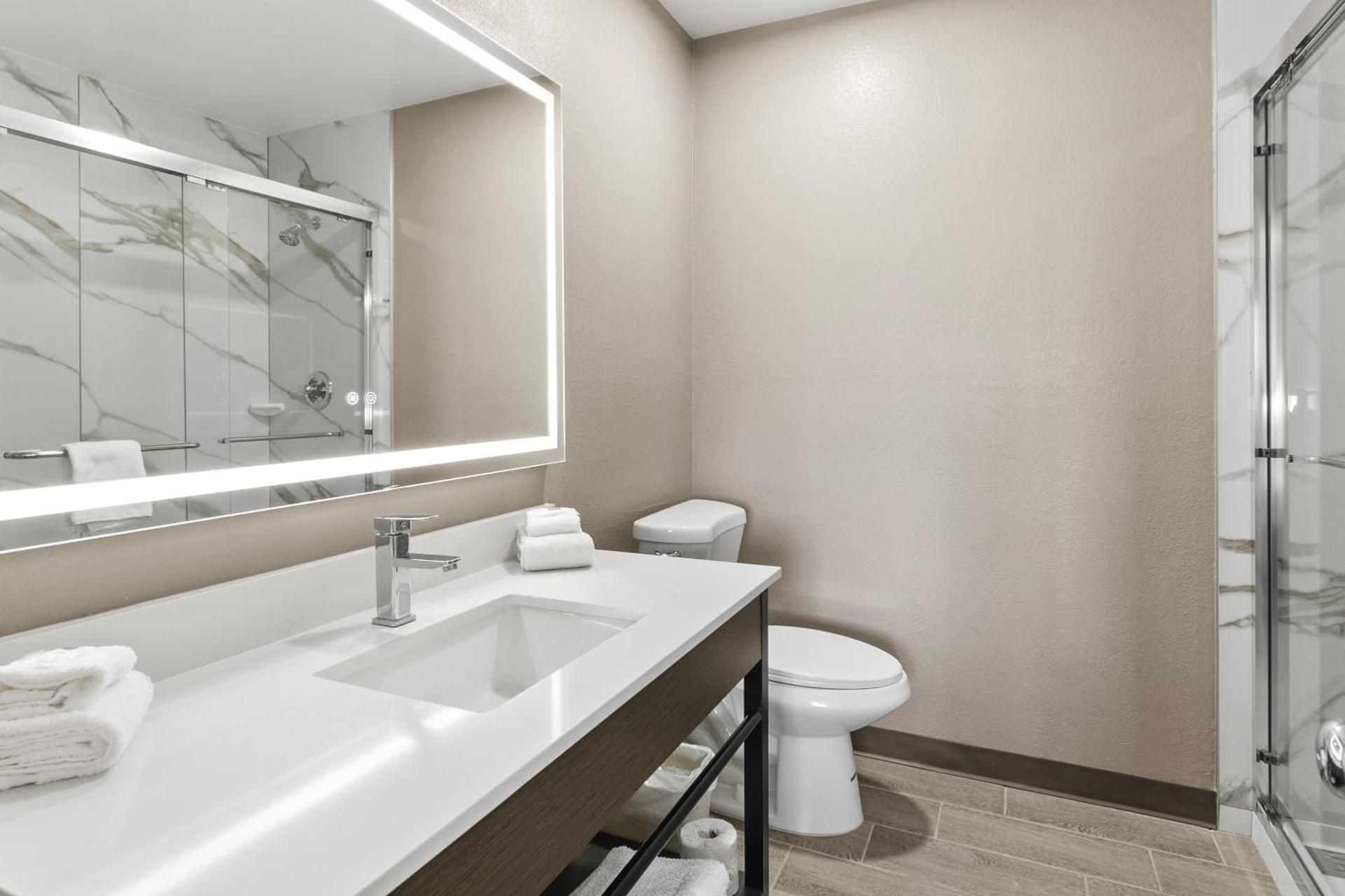 Motel 6 Tempe, AZ – Elliot Road Superior Suite 2