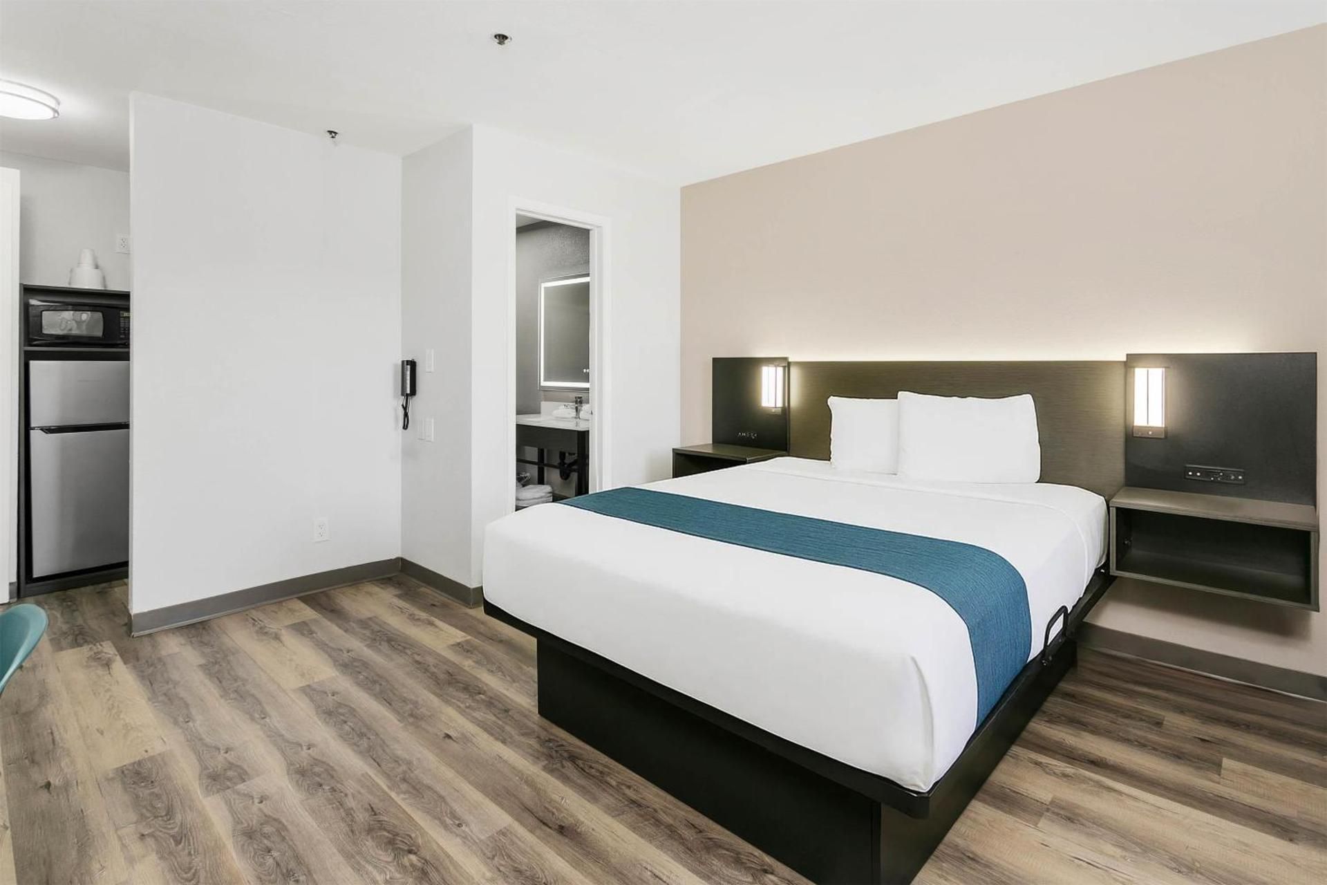 Motel 6 Tempe, AZ – Elliot Road 1 Queen Bed | Non-Smoking, Micfridge