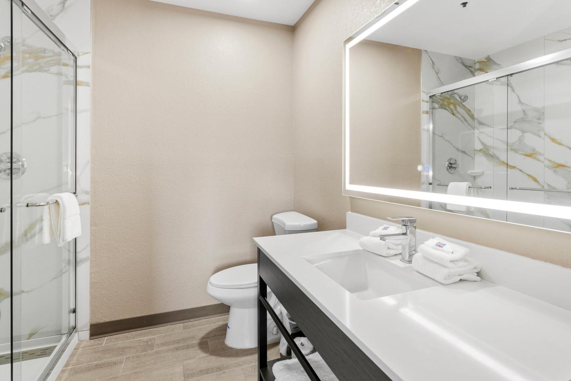 Motel 6 Tempe, AZ – Elliot Road Superior Suite