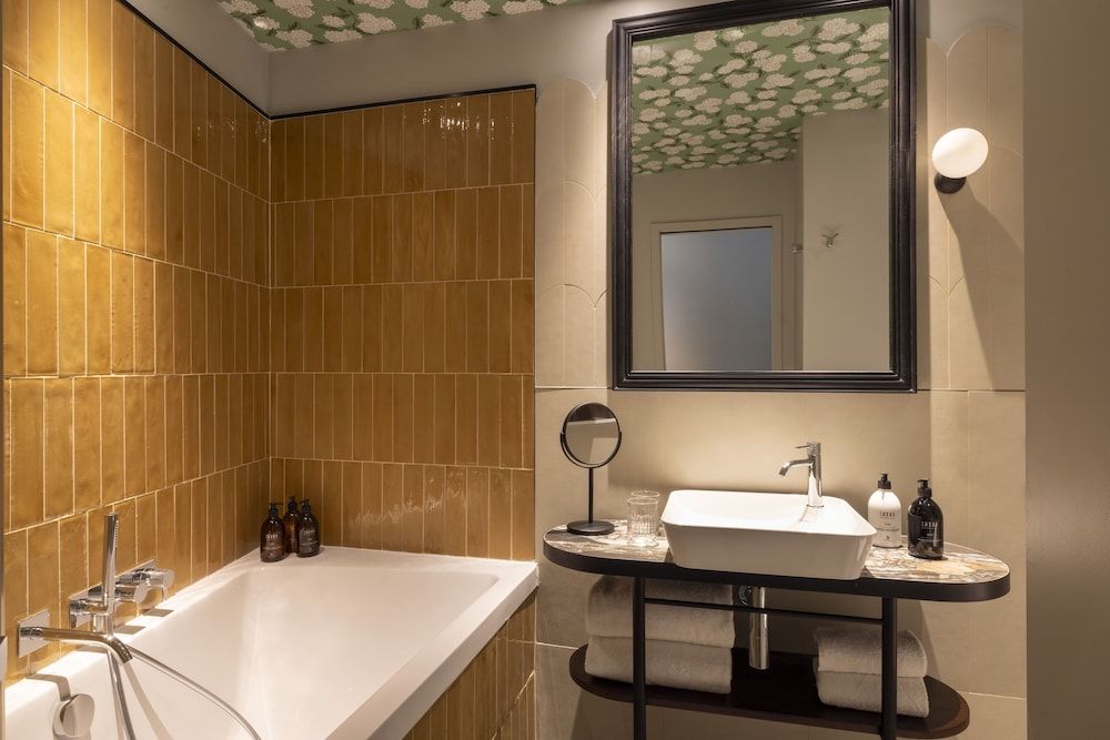 Deluxe Room, Courtyard View