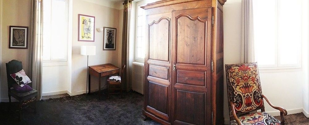 Auberge du Puits Superior Double Room, Ensuite, City View 4