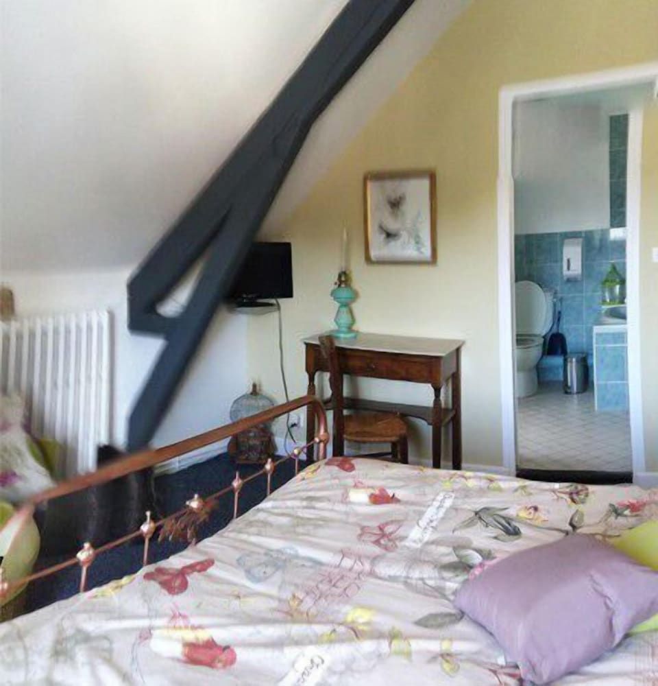 Auberge du Puits Romantic Double Room, Ensuite 2