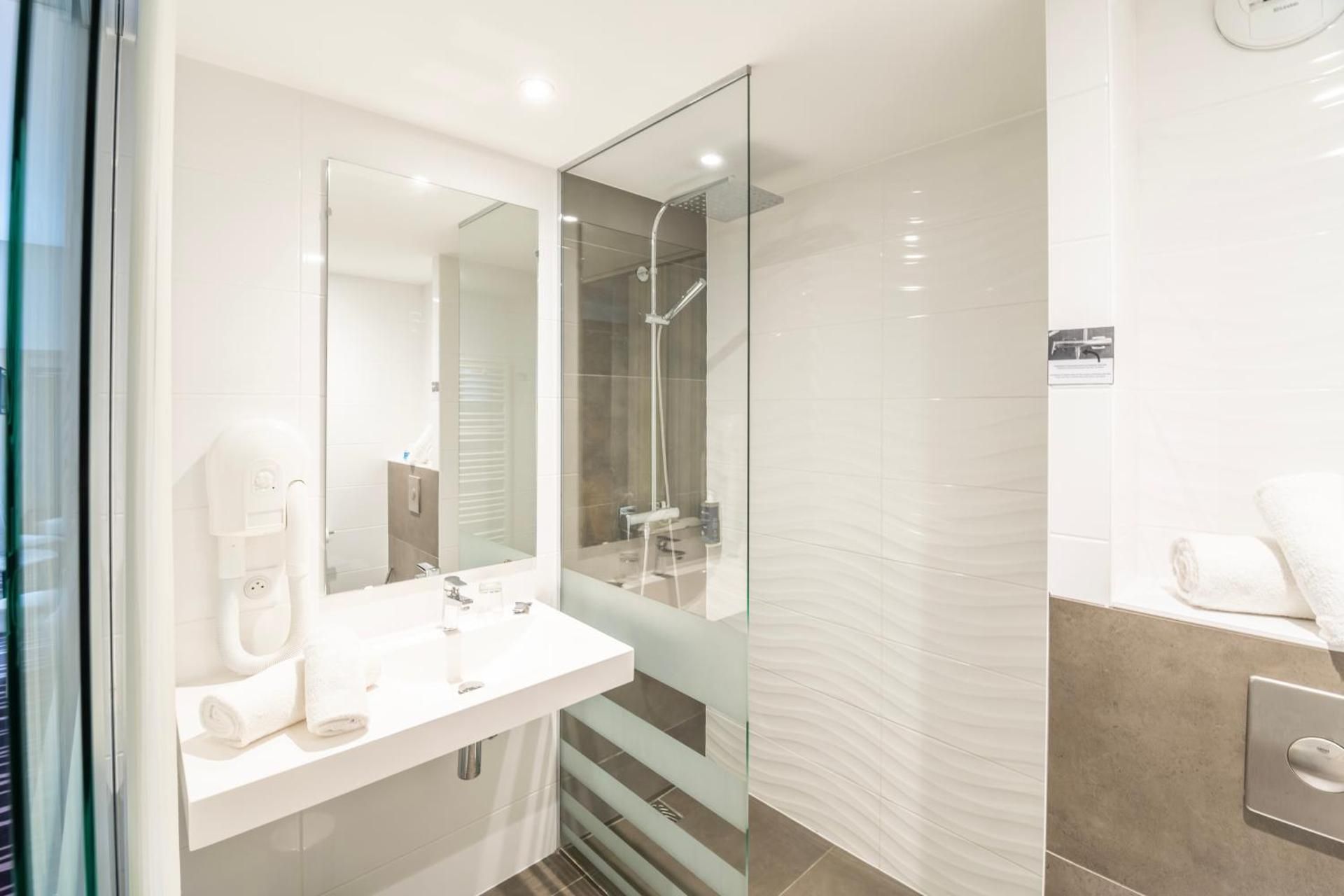 Le Lodge Brit Hotel Strasbourg Zenith Comfort Double Room 3