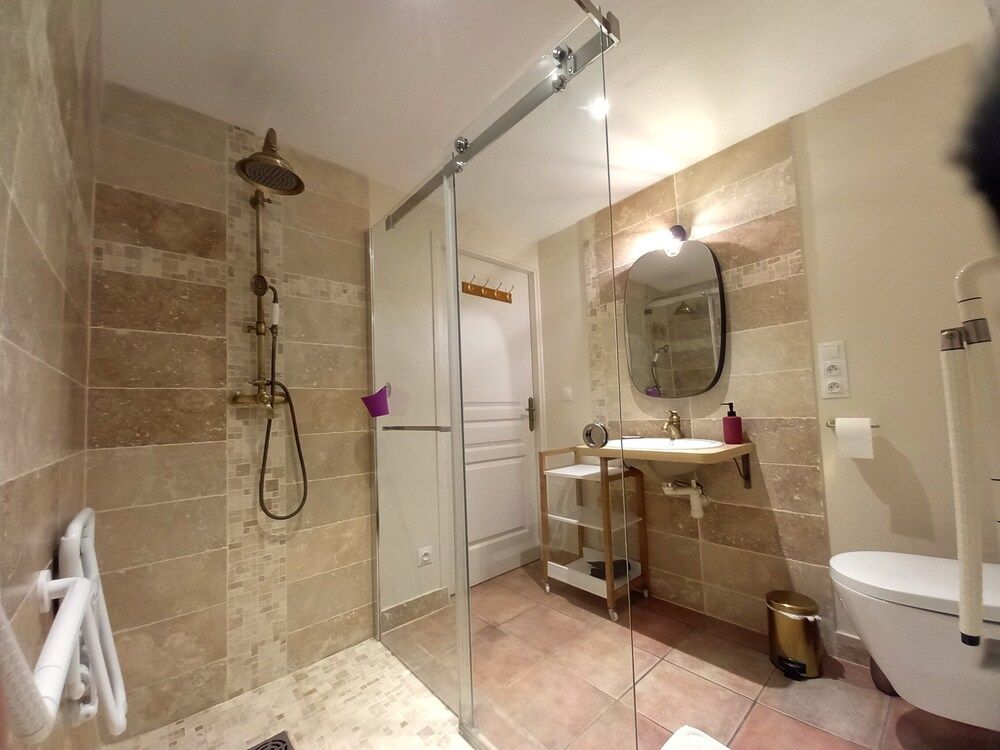 Au pays de Jacquou Comfort Room, Accessible, Private Bathroom 5