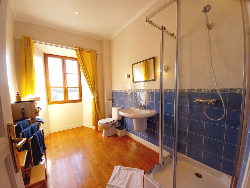 Au pays de Jacquou Comfort Room, Private Bathroom 3