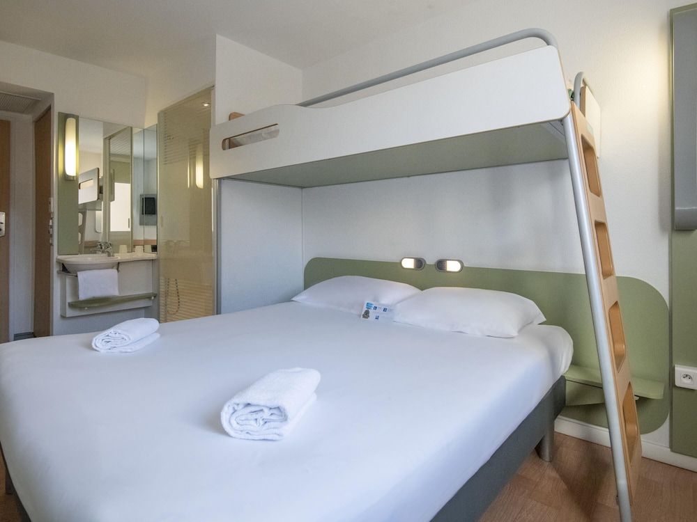 Triple Room, Multiple Beds