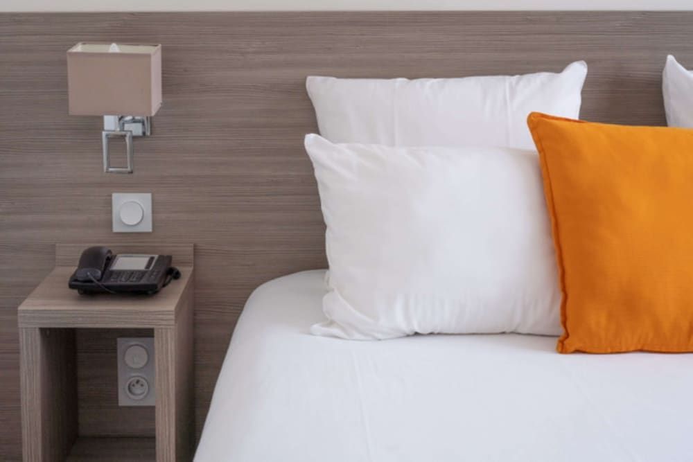 Comfort Room, 1 Queen Bed, Non Smoking, Bathtub