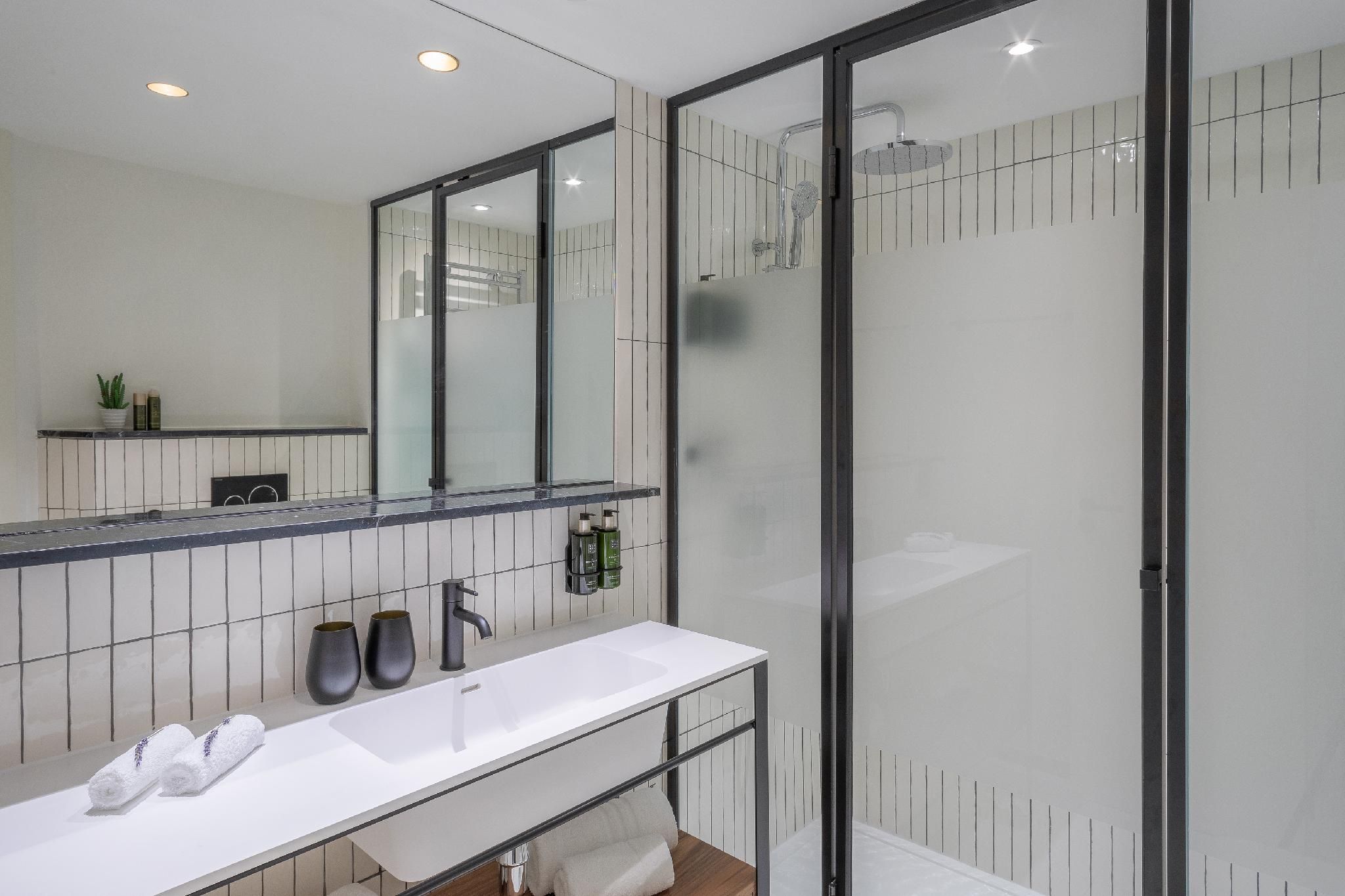 THE LEVEL EXECUTIVE JUNIOR SUITE