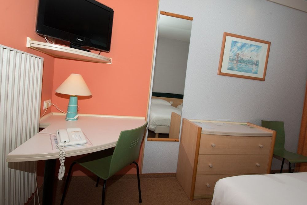 Hôtel Miradour Standard Twin Room 8