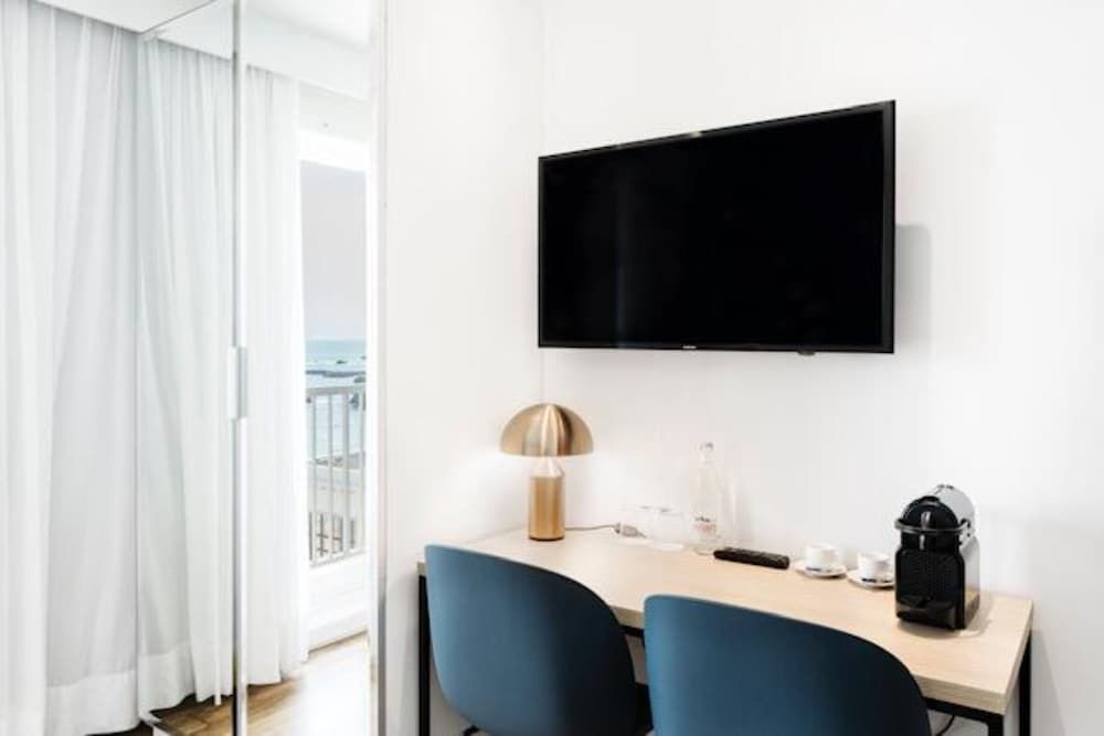 Hotel le Windsor Grande Plage Biarritz Junior Suite, 1 Queen Bed with Sofa bed, Ocean View 6