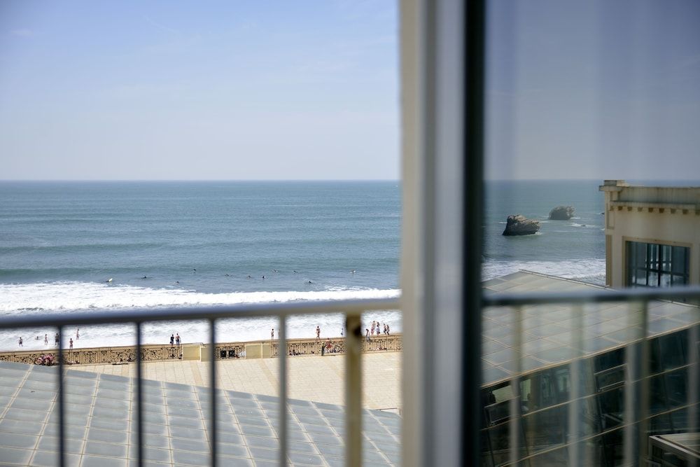 Hotel le Windsor Grande Plage Biarritz Junior Suite, 1 Queen Bed with Sofa bed, Ocean View 4