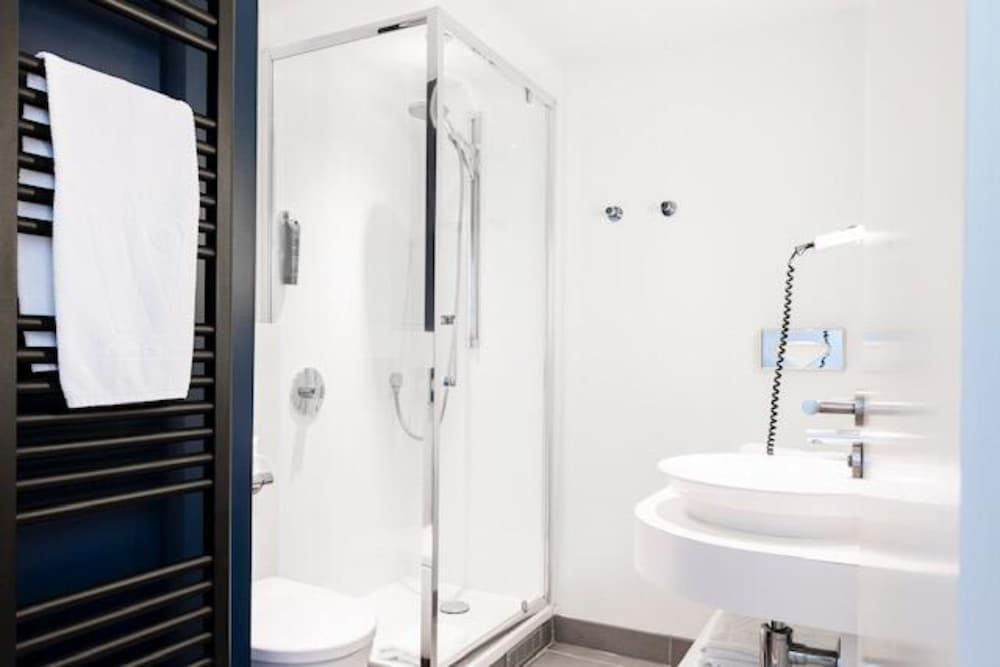 Hotel le Windsor Grande Plage Biarritz Junior Suite, 1 Queen Bed with Sofa bed, Ocean View 5