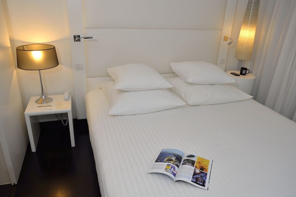 Hotel le Windsor Grande Plage Biarritz Basic Double Room 2