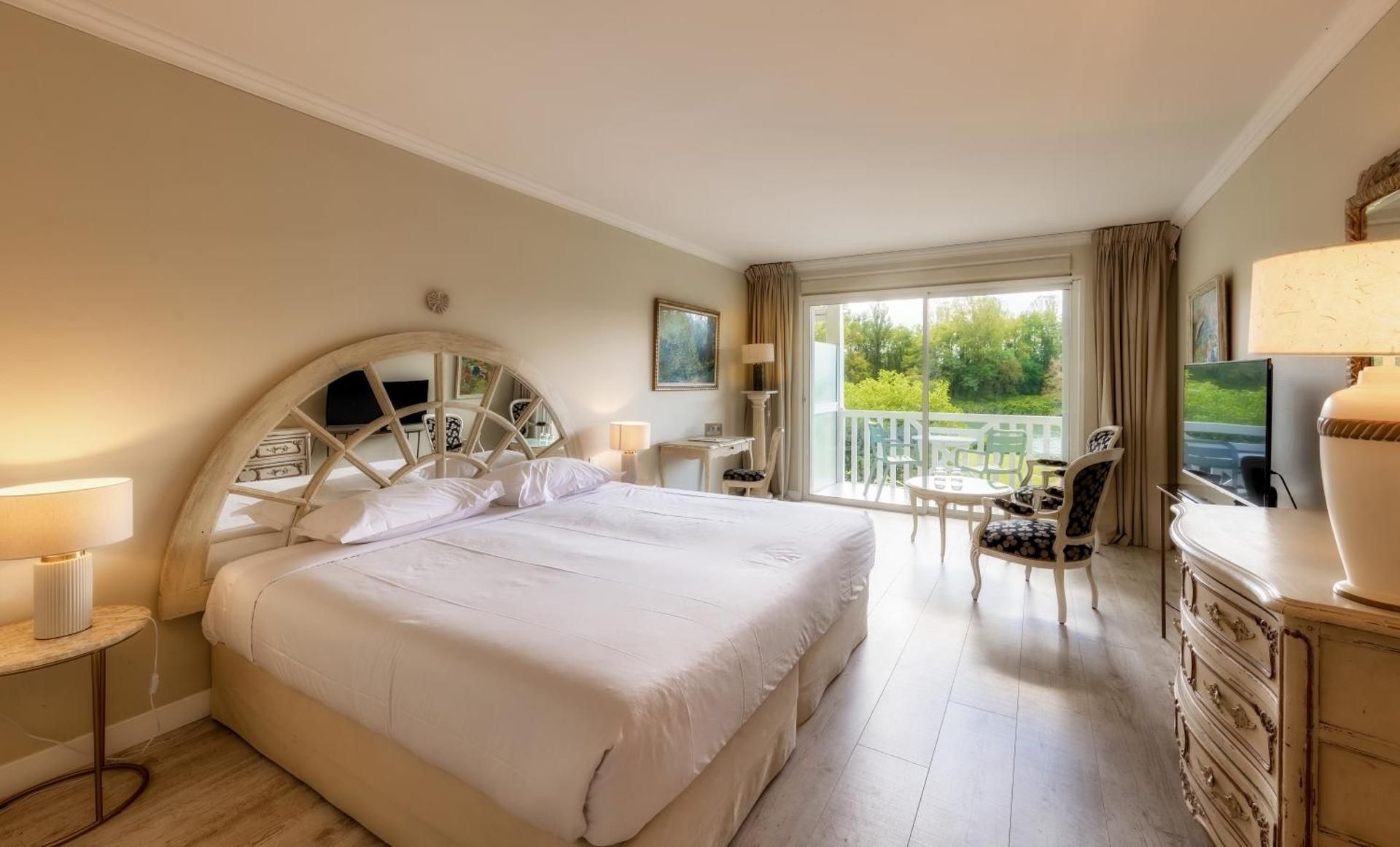 Deluxe Double Room with Balcony and River View