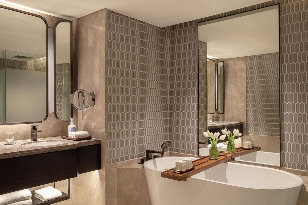 undefined Anantara Siam Bangkok Hotel 10