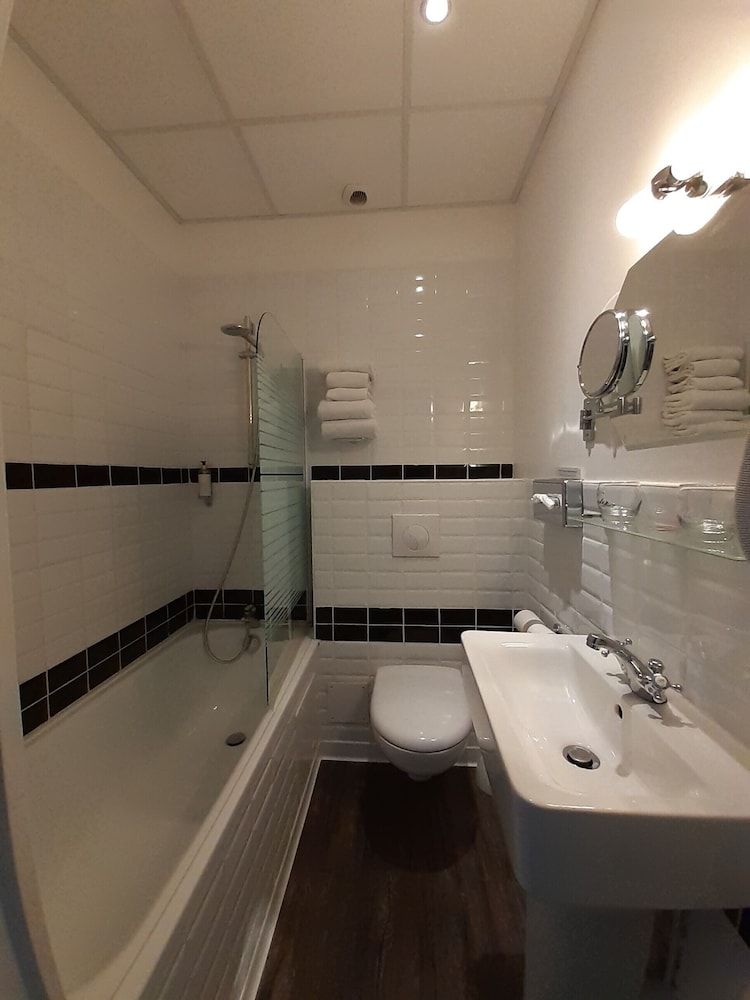 Hôtel Le Charleston Small double room 7