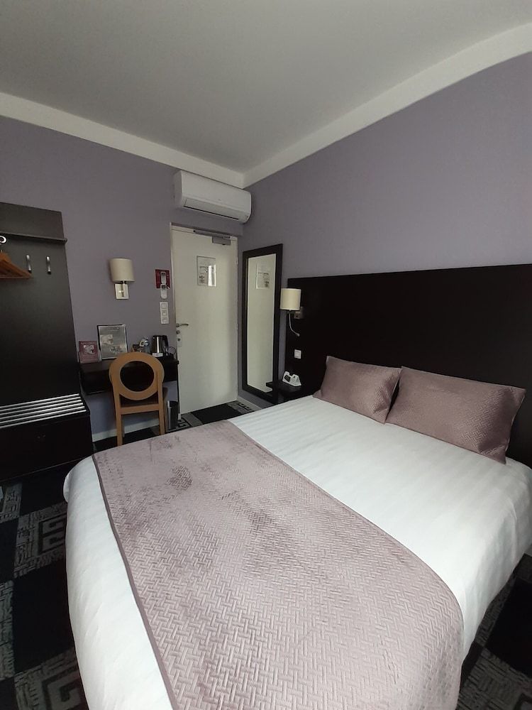 Hôtel Le Charleston Small double room 4