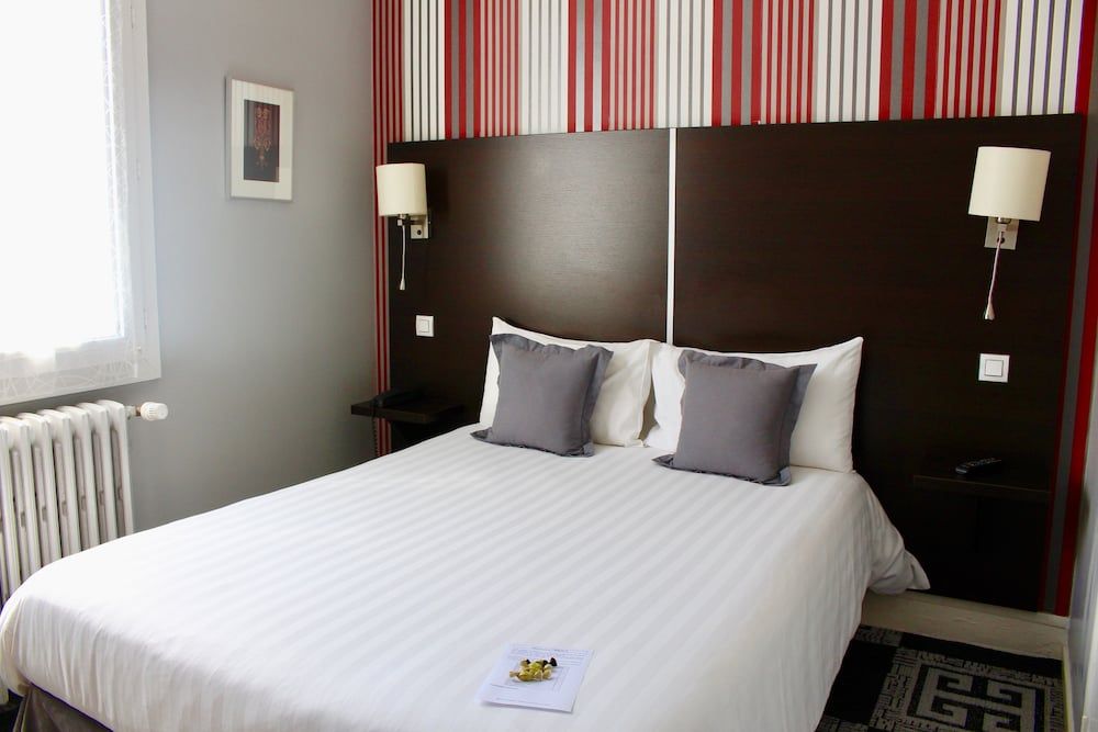 Hôtel Le Charleston Small double room 3