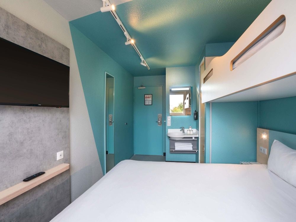 Standard Room with 1 double bed and 1 bunk bed