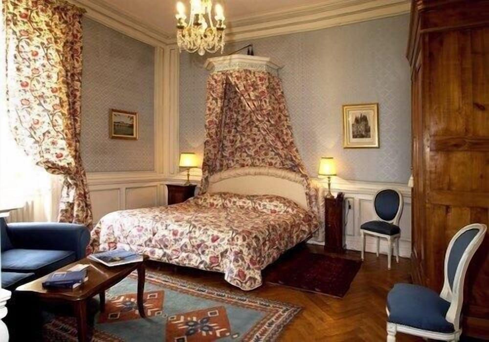 Room (Amboise)