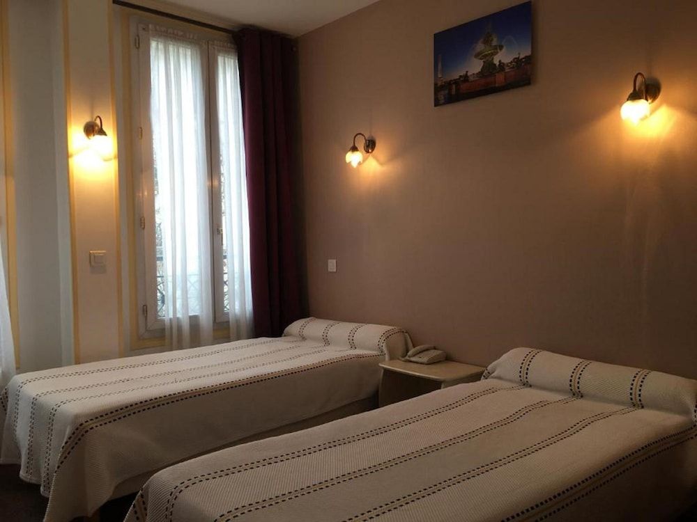 Hotel Paris Gambetta Twin Room with shower