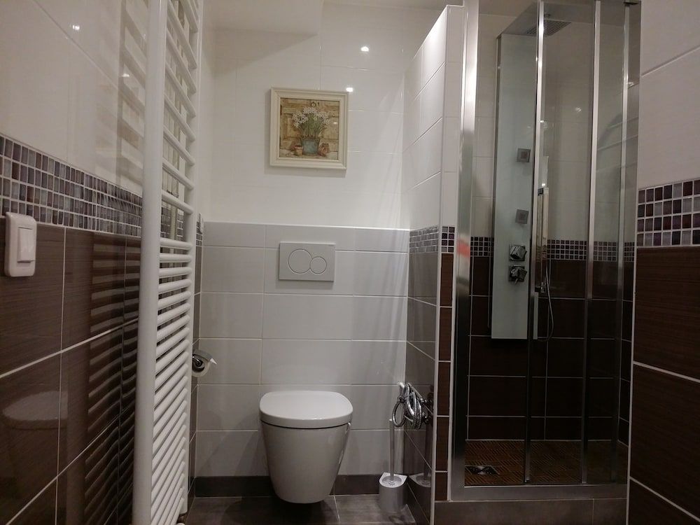 undefined Hotel Paris Gambetta 8