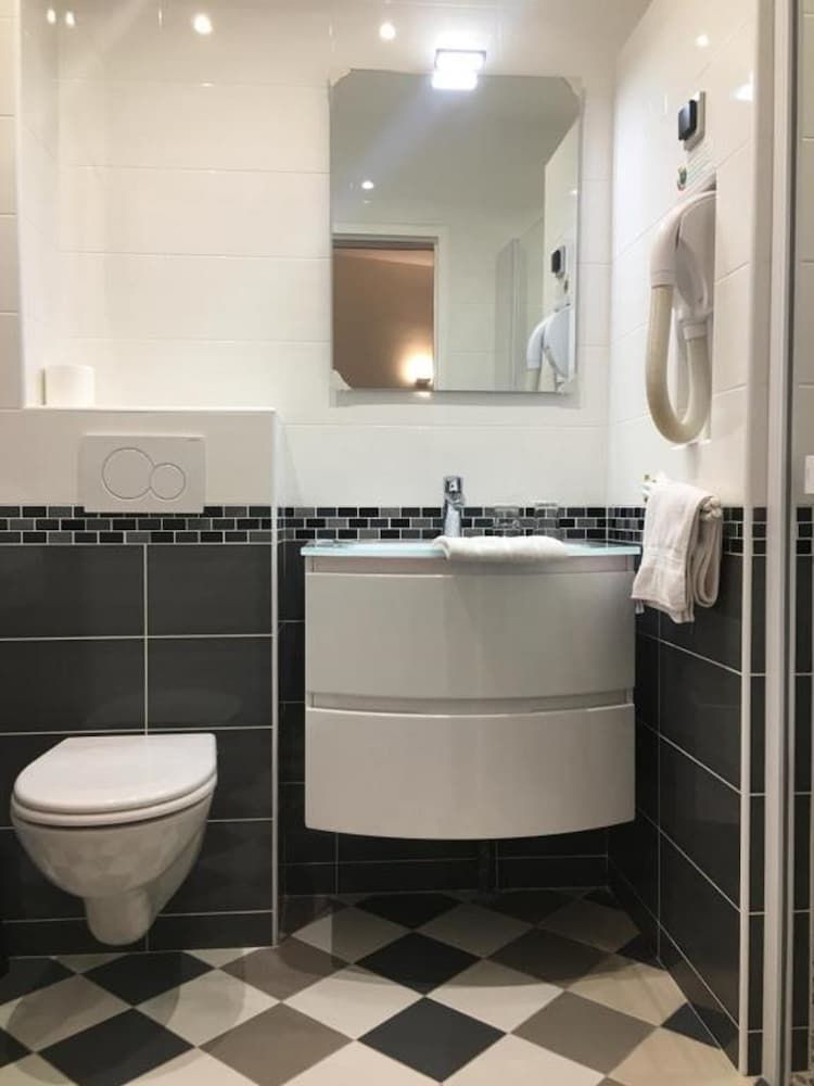 Hotel Paris Gambetta Twin Room with shower 4