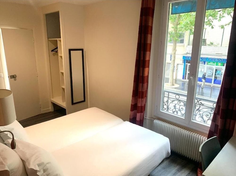 undefined Hipotel Belgrand Edith Piaf 9