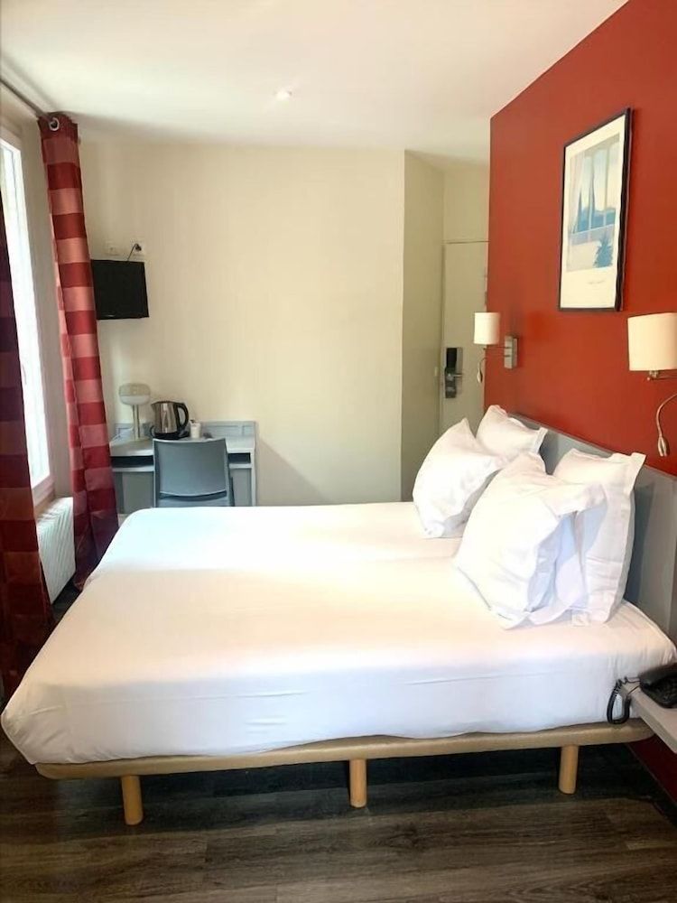 undefined Hipotel Belgrand Edith Piaf 2